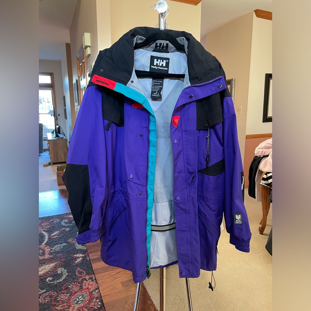 Vintage Helly Hansen Ski Jacket. Size Medium.